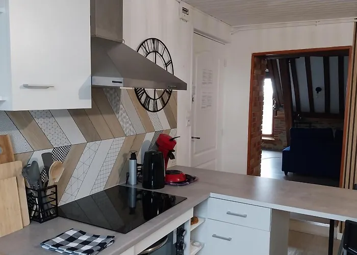 Appartement Climatise 2 Etoiles, Vue Sur Les Remparts, Centre De Rocroi, Parking Privatif Et Garage Velos
