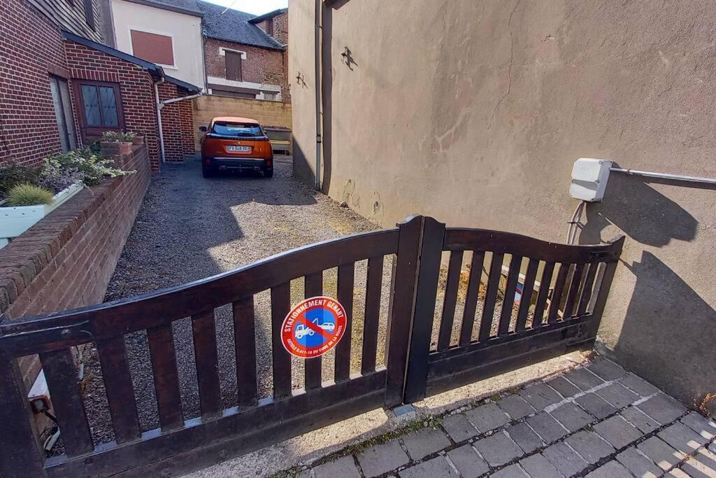 Climatise 2 Etoiles, Vue Sur Les Remparts, Centre De Rocroi, Parking Privatif Et Garage Velos Apartment *