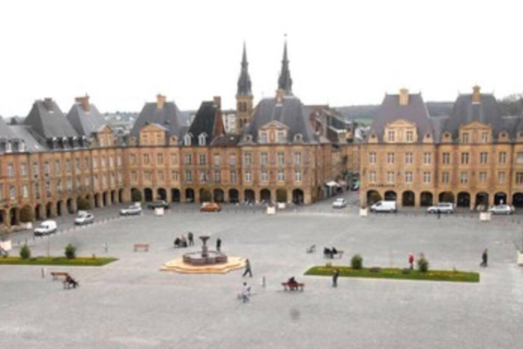 Climatise 2 Etoiles, Vue Sur Les Remparts, Centre De Rocroi, Parking Privatif Et Garage Velos