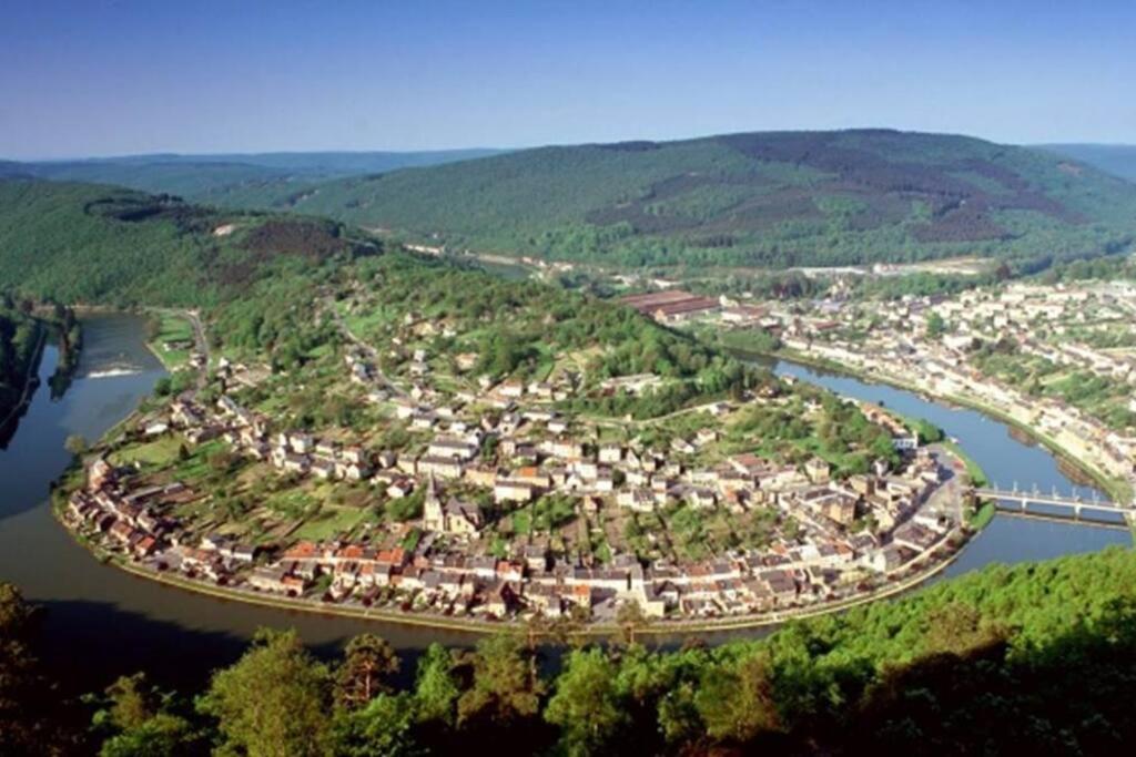 Climatise 2 Etoiles, Vue Sur Les Remparts, Centre De Rocroi, Parking Privatif Et Garage Velos * Rocroi