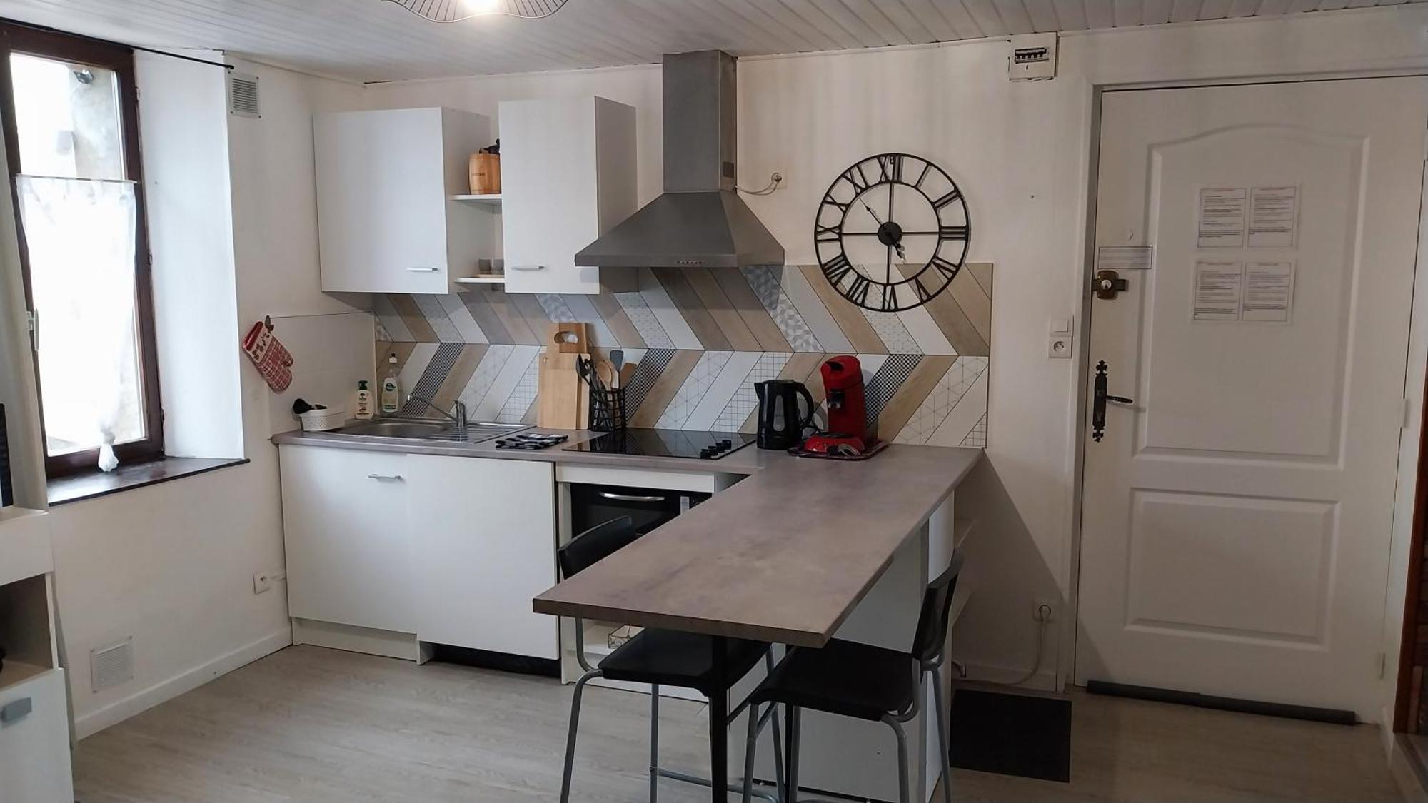 Climatise 2 Etoiles, Vue Sur Les Remparts, Centre De Rocroi, Parking Privatif Et Garage Velos Apartment *