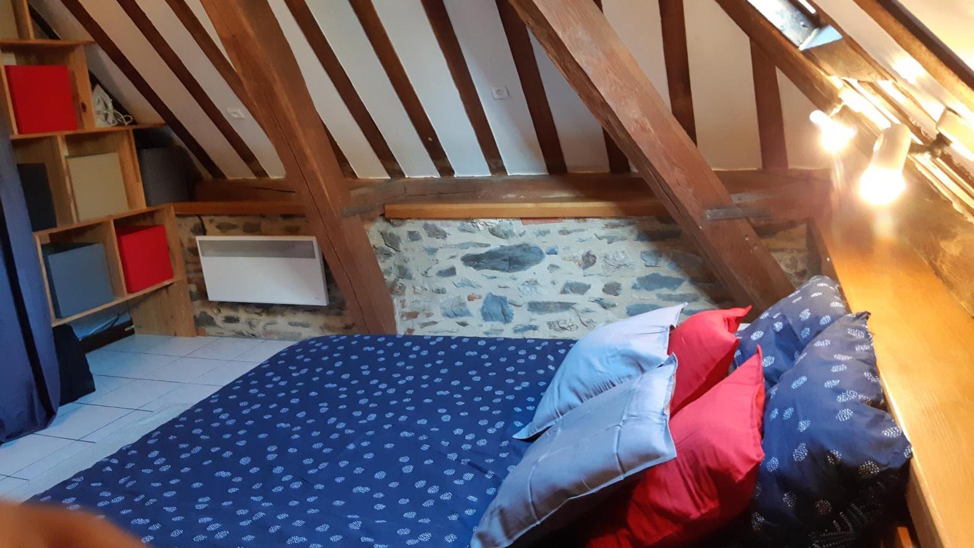 Apartment Climatise 2 Etoiles, Vue Sur Les Remparts, Centre De Rocroi, Parking Privatif Et Garage Velos